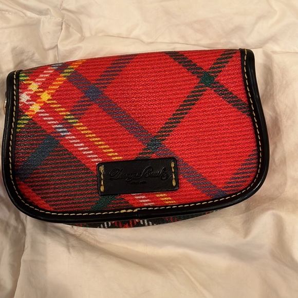 Dooney and Bourke wristlet ** need strap - Picture 2 of 2